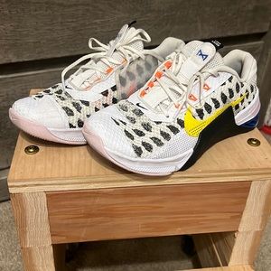 Women’s Nike metcons sz 7.5.